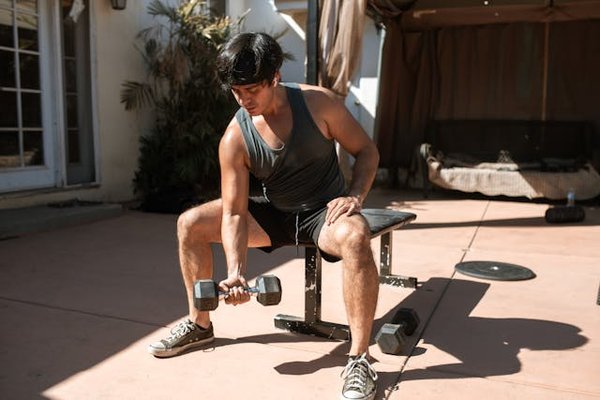 L'intérêt du coaching en ligne pour la musculation à la maison